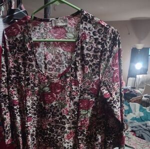 Baby Doll Floral ShirtPrint  Lady Noie Demensions are arm pit to arm pit 17"x32"